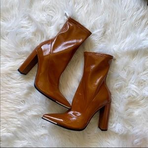 Public desire camel pat